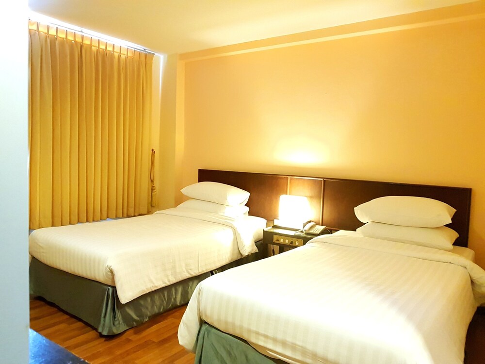 Dusit Hotel 24/50