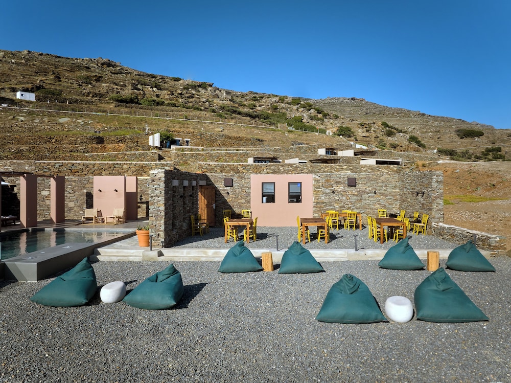 Under the Sun Cycladic Village 58/66