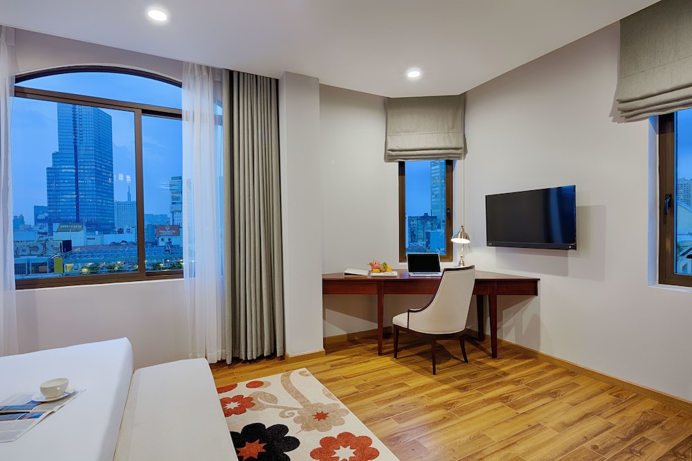 Happy Life Grand Hotel and Sky Bar 55/74