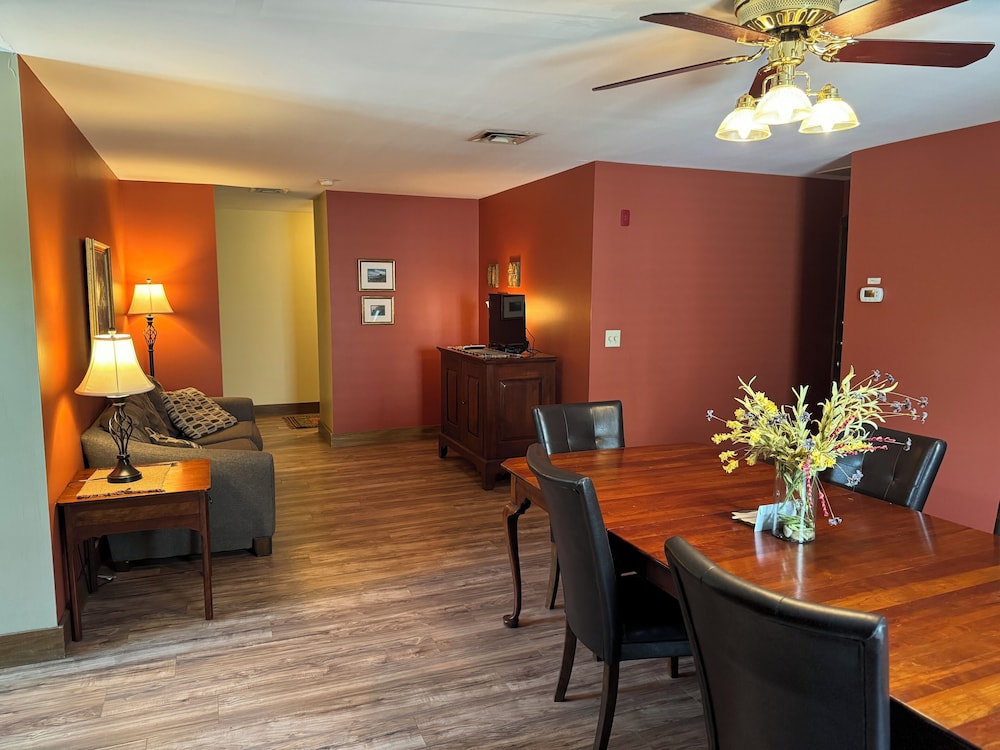 Artists Colony Inn Restaurant 30/50