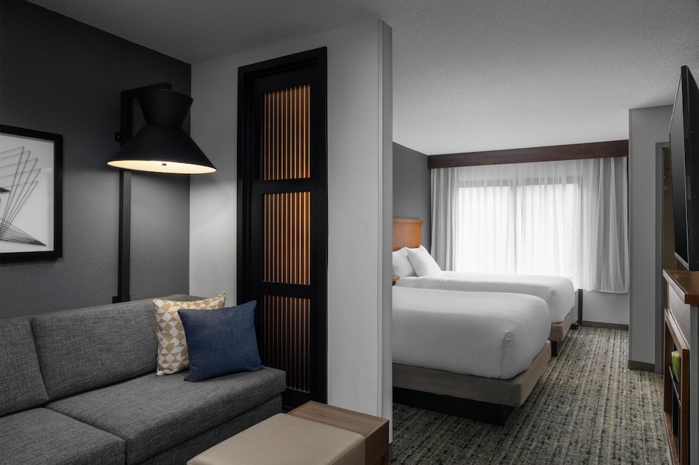 Hyatt Place Detroit/Utica 24/63