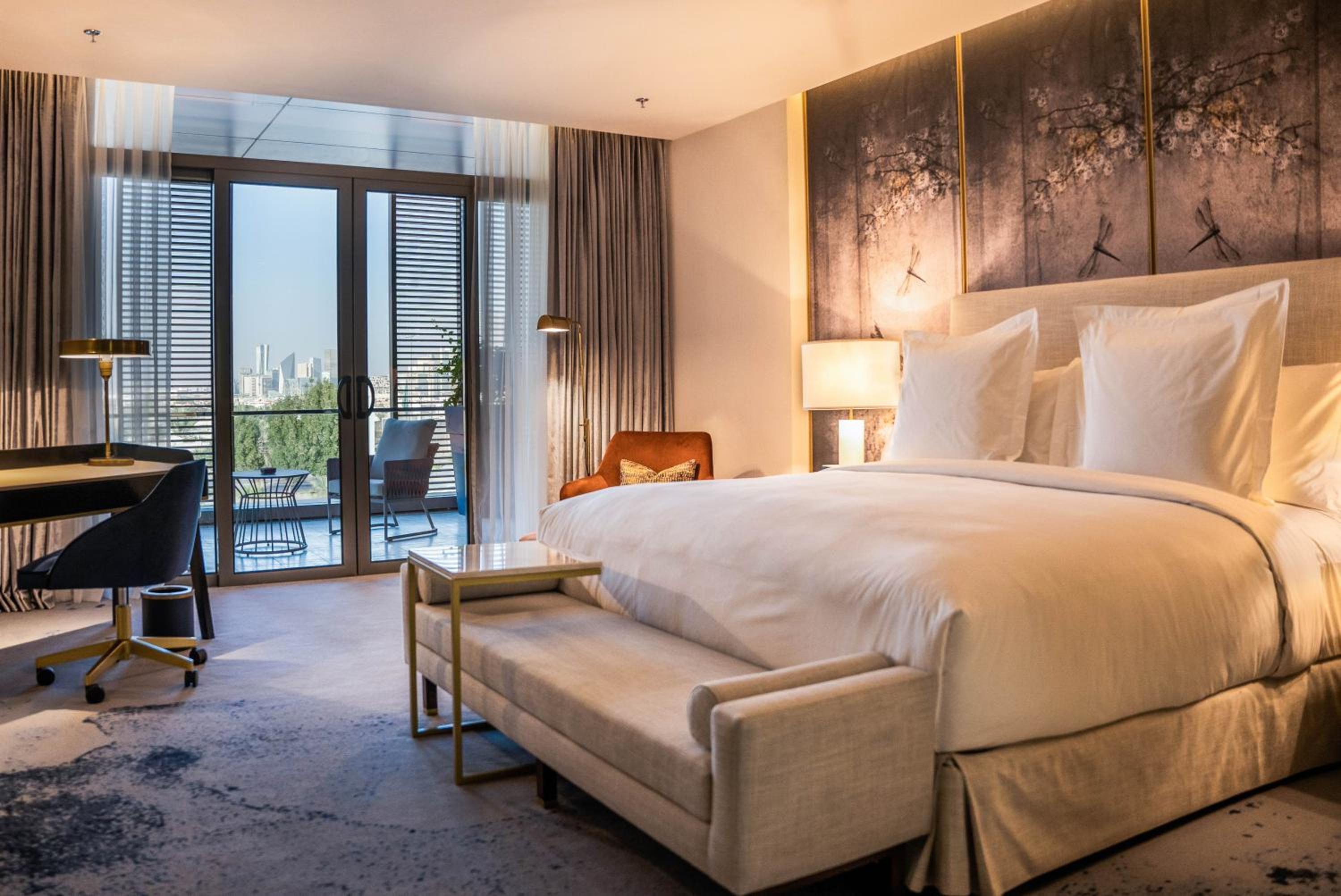 BOULEVARD, KING BED