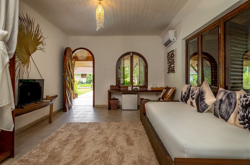 Bliss Praslin Seychelles 23/68