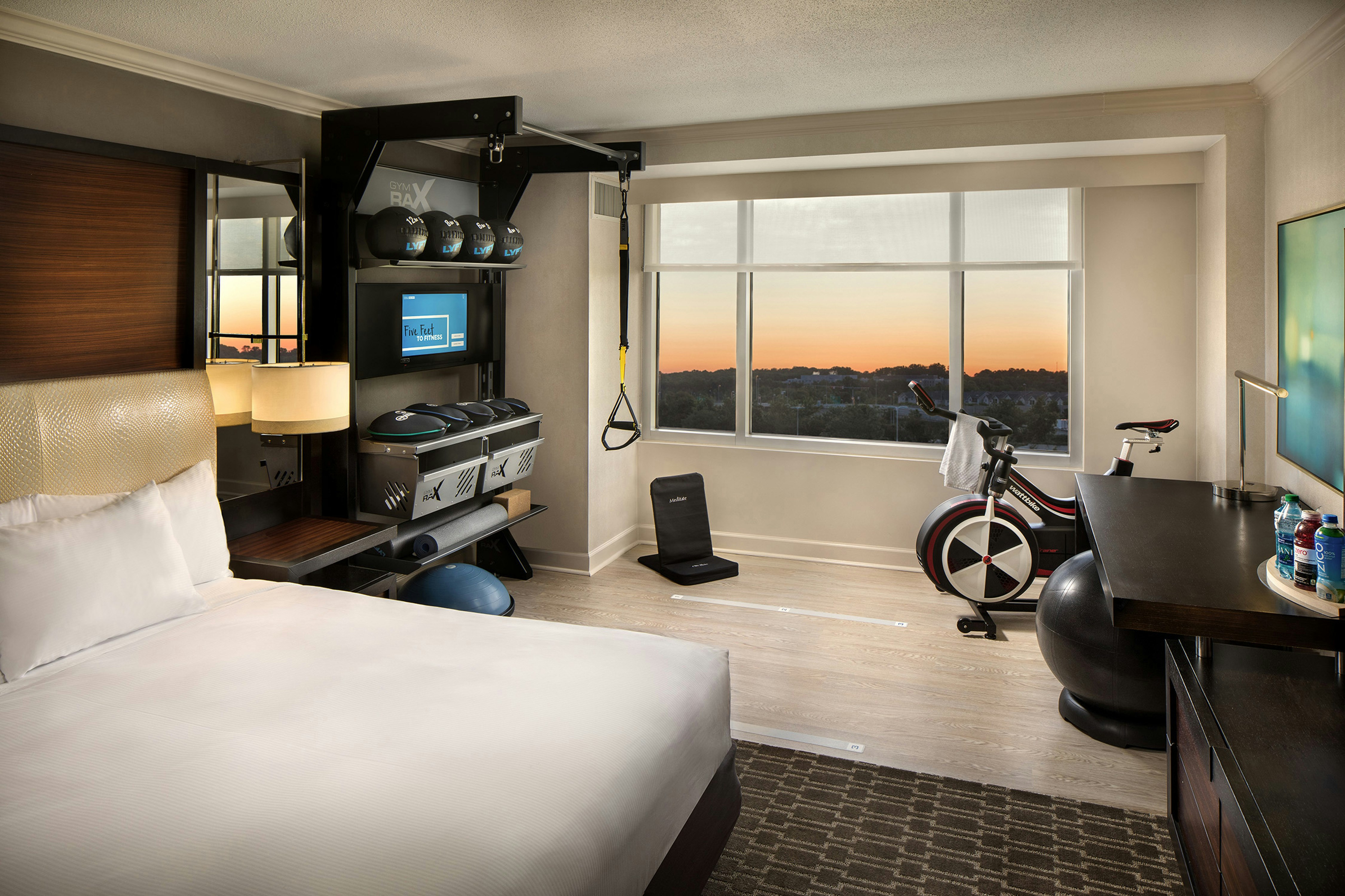 Fitness, King Bed, Large, Corner