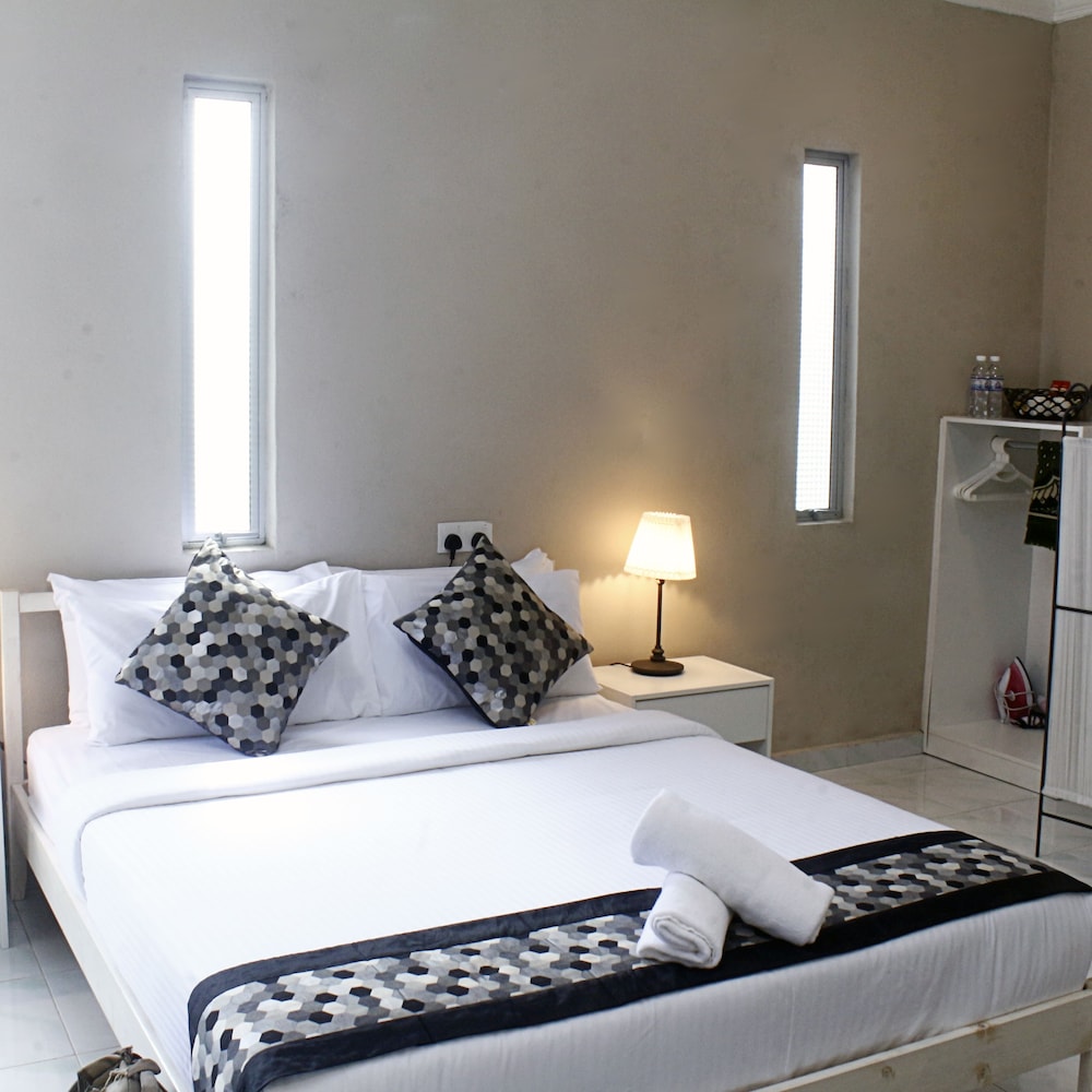 ROOM, DOUBLE BED