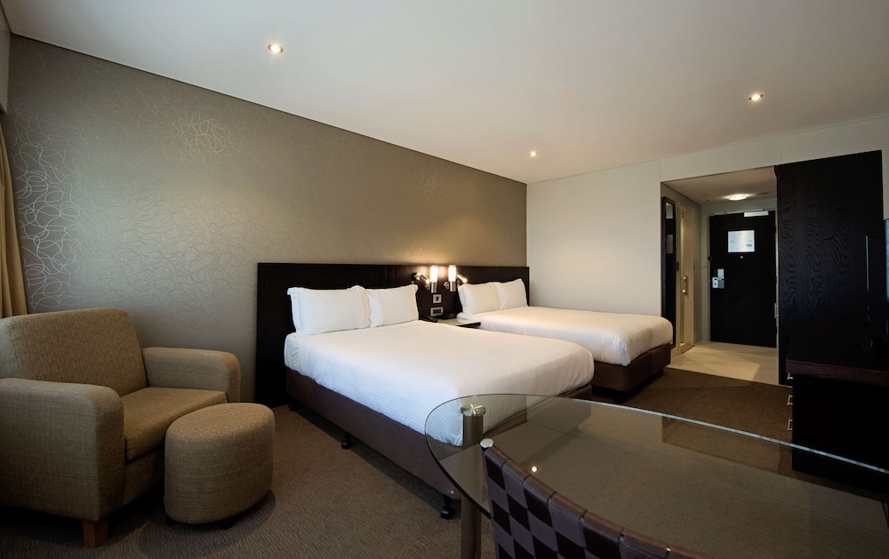 Hilton Darwin 12/55