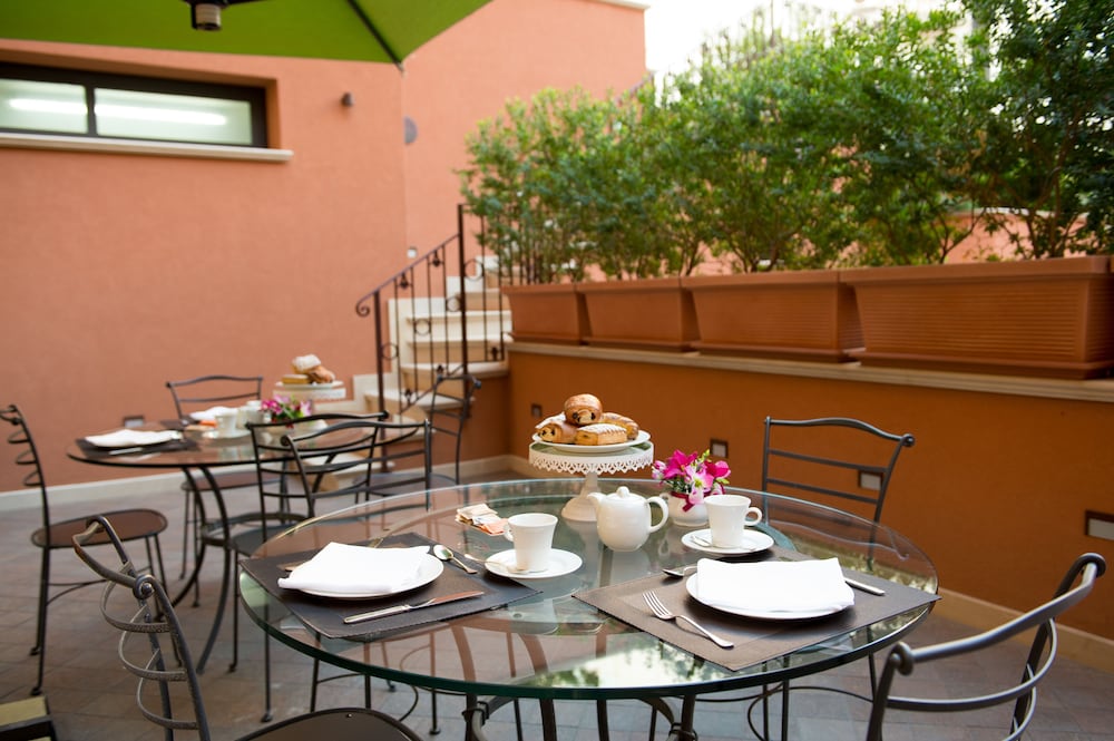 Artemis Hotel 56/69
