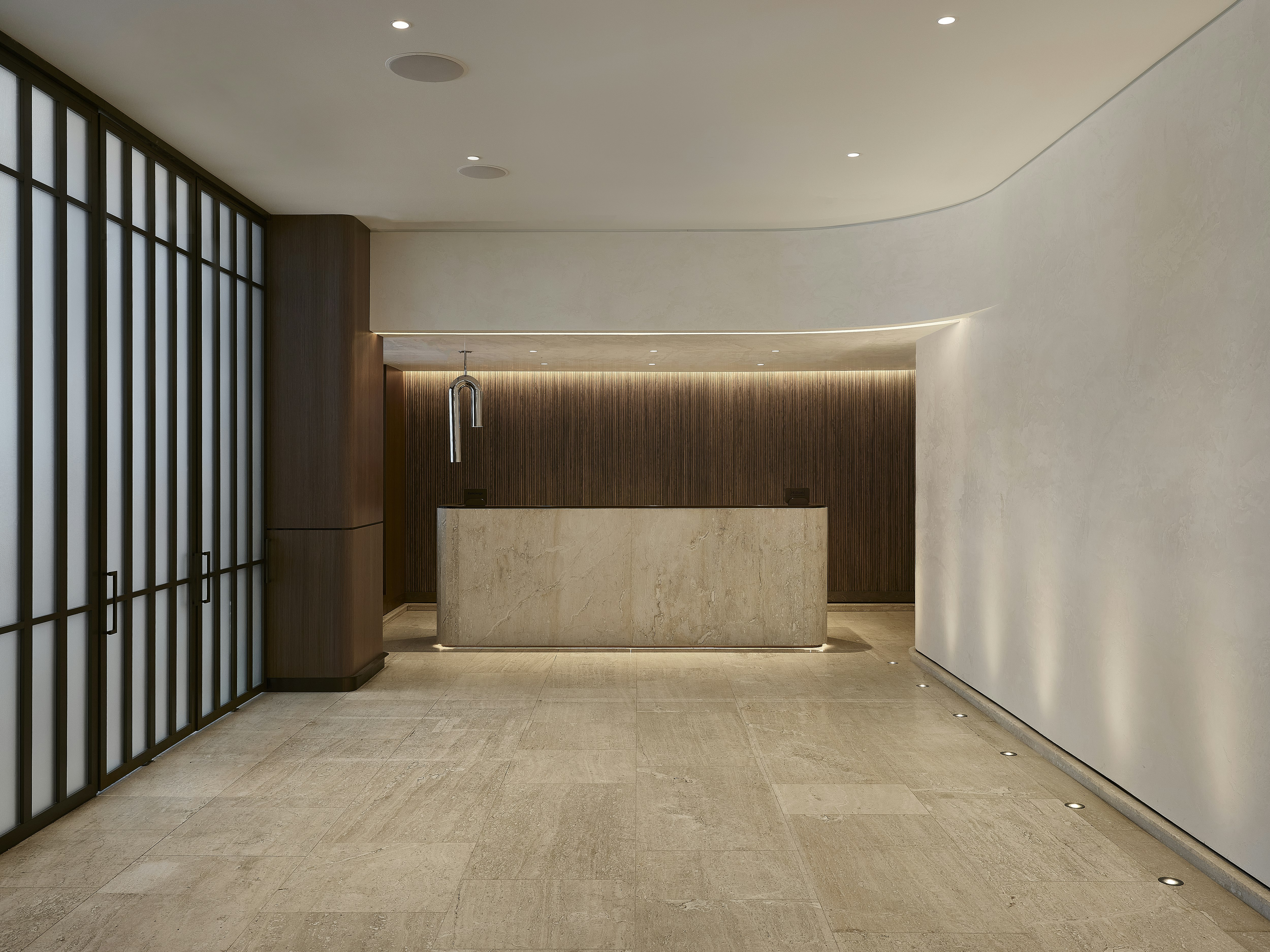 Vogue Hotel Montreal Downtown, Curio Collection by Hilton 9/50
