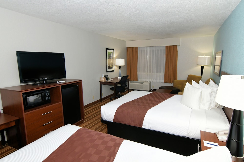 Rock Island Inn & Suites Marshalltown 21/55