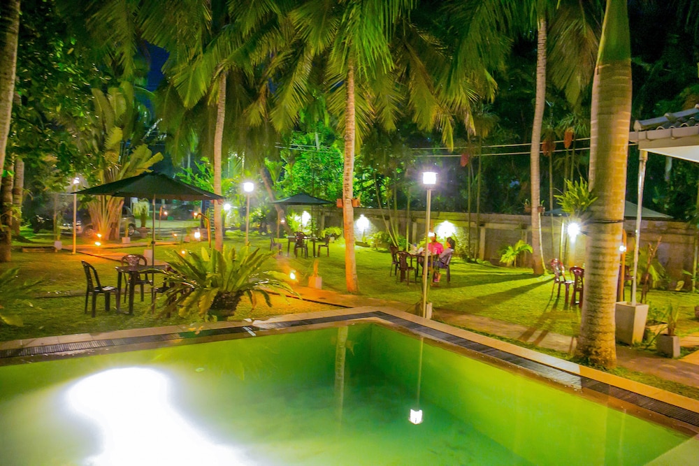 Pavana Hotel 52/63
