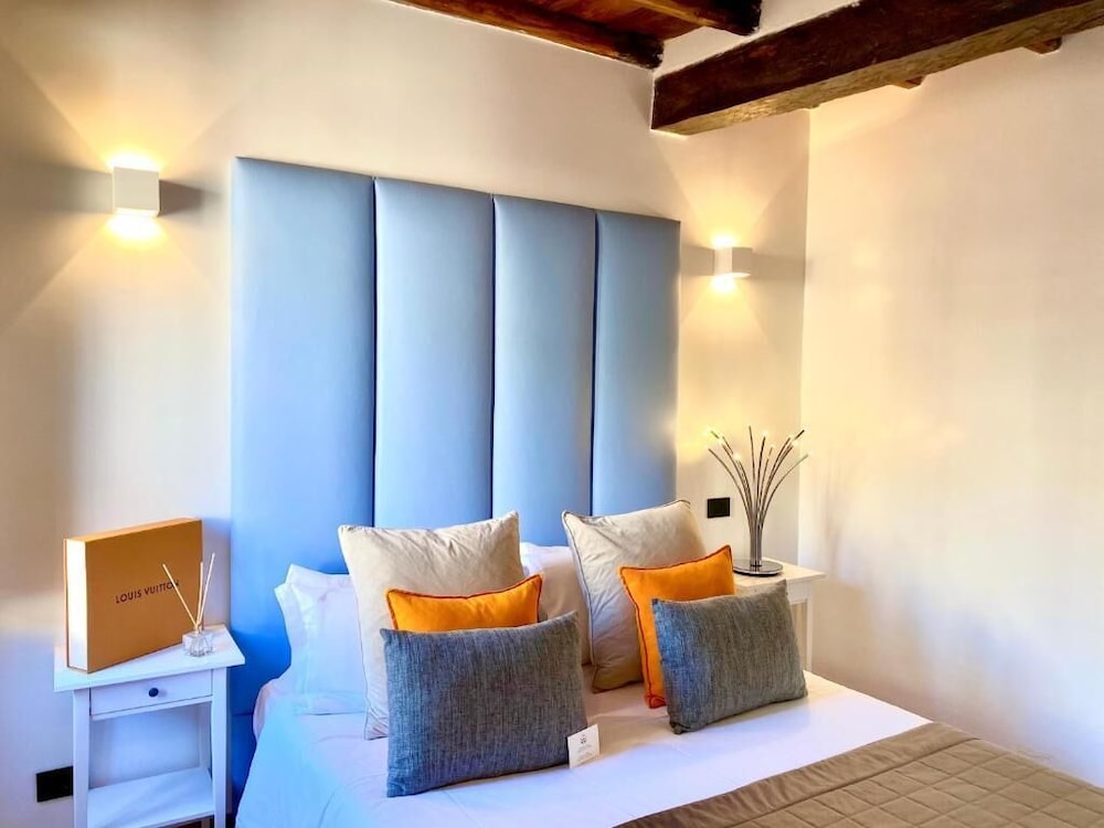 Relais Fontana di Trevi 43/64
