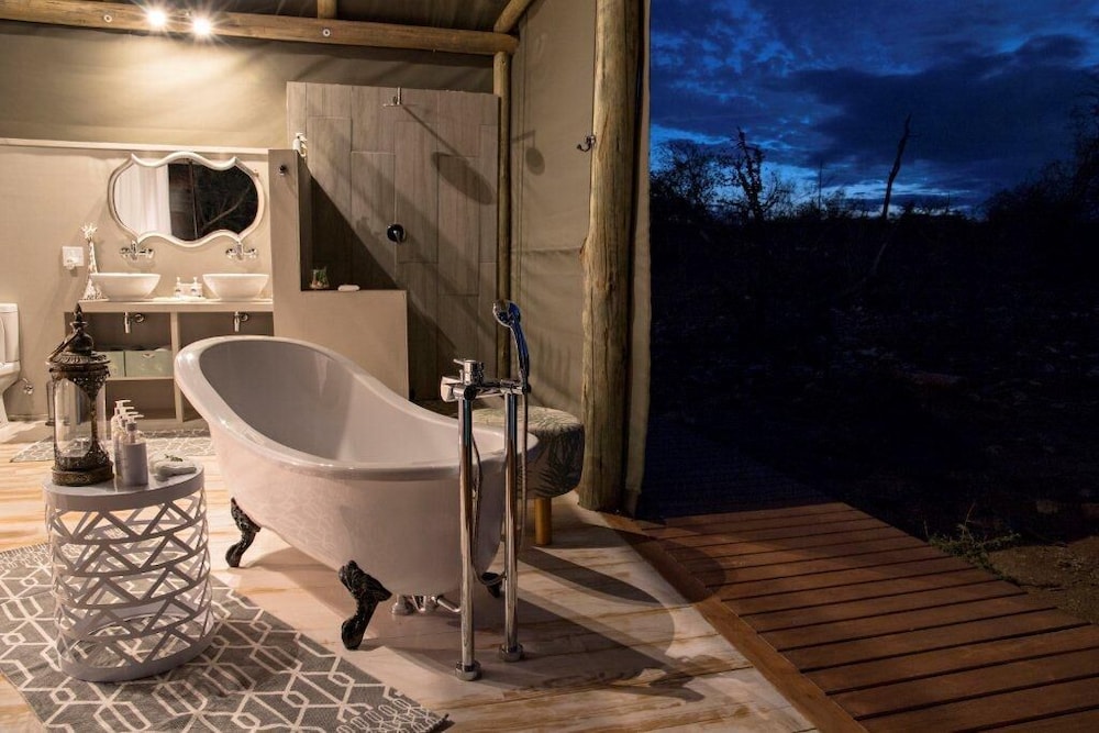 Raptor Retreat Game Lodge 11/24