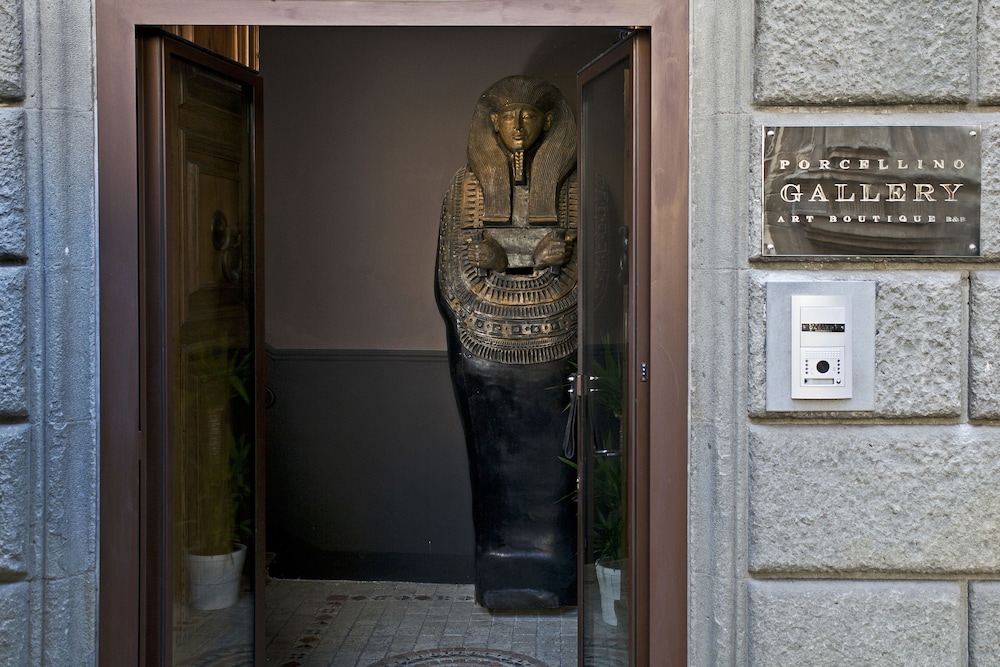 Porcellino Gallery Art Boutique B and B 17/39