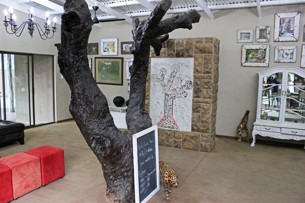 Emdoneni Lodge with Animal Care and Rehab Centre 39/66