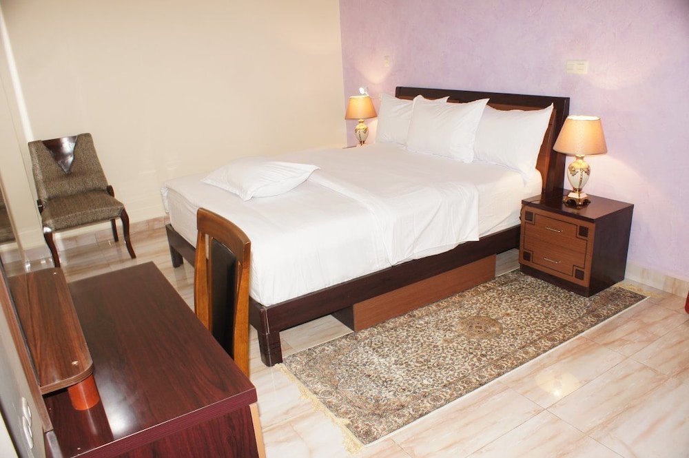 Safyad Hotel 8/40