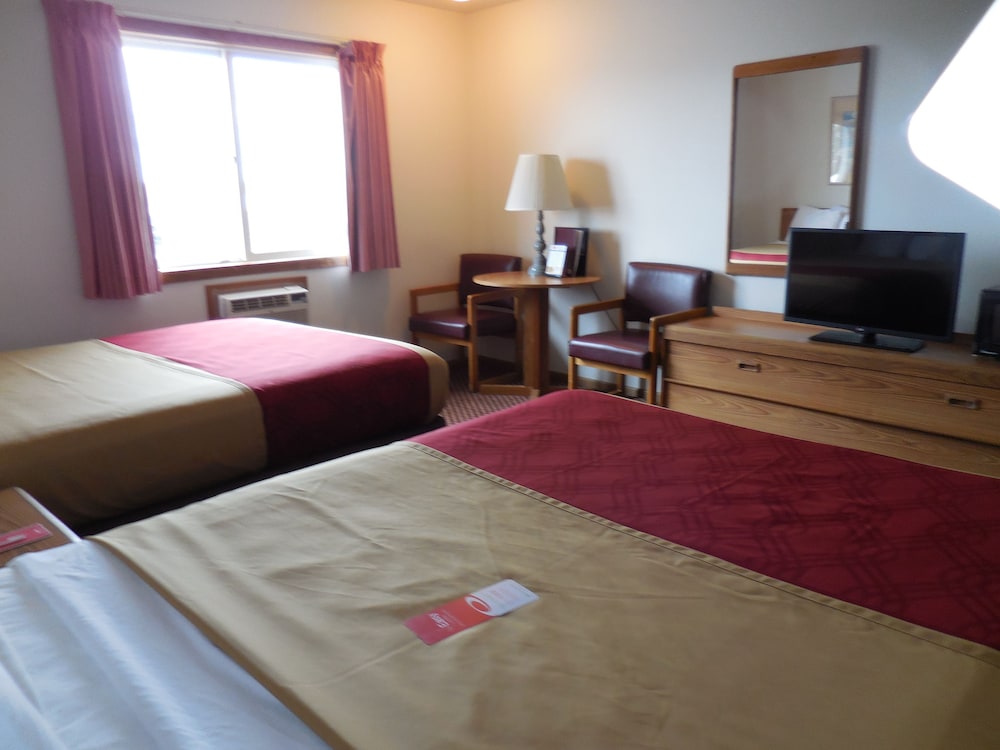 Travelodge by Wyndham Escanaba 24/46