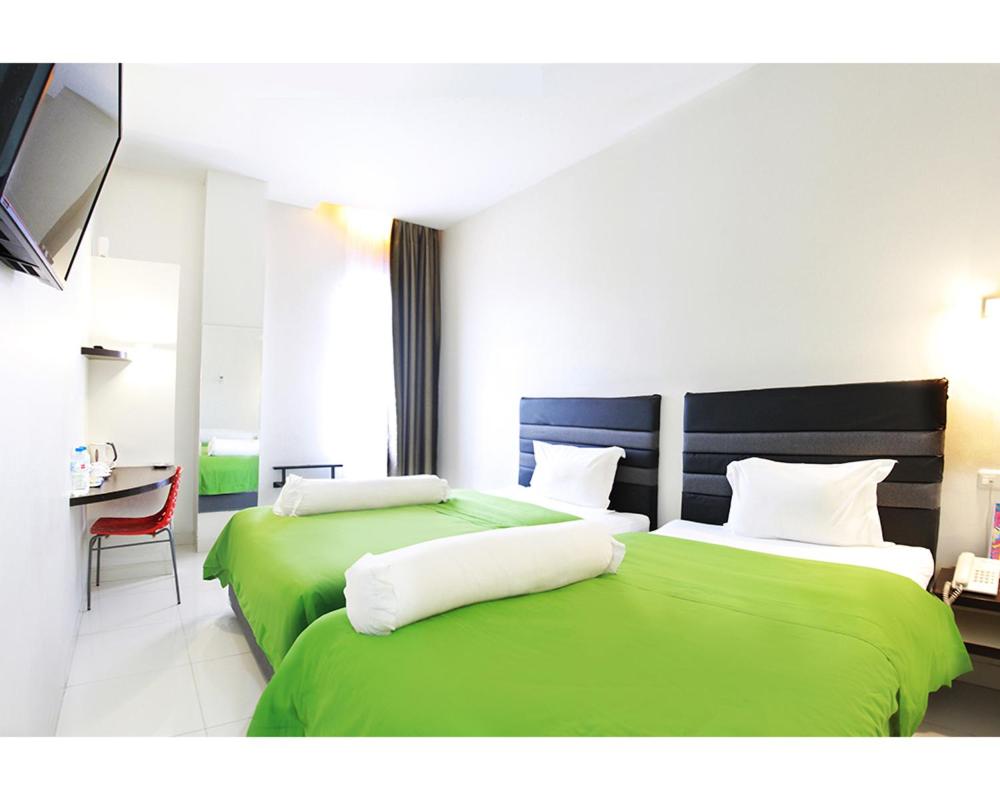 Emerald Hotel 25/42
