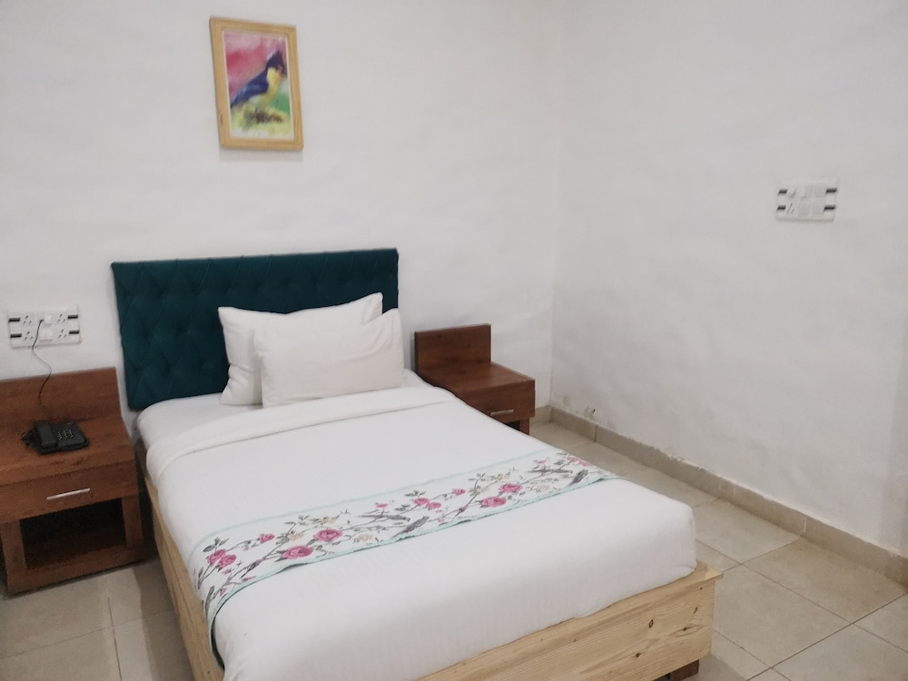 1 Bedroom, Family, 2 Double and Twin Beds, Garden View