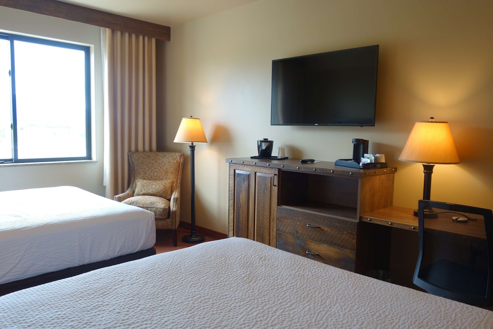 Glacier International Lodge 10/48