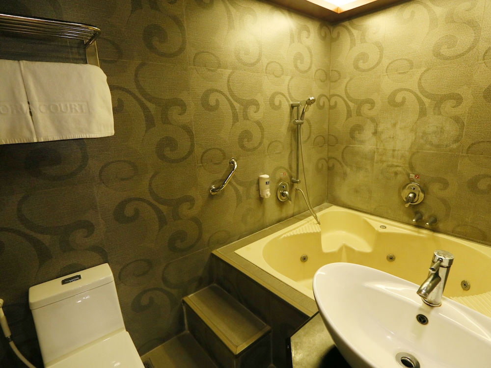 Hotel Ava Gil Puyat 48/56