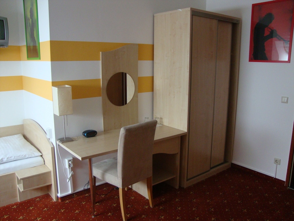 Lenas Donau Hotel 33/47