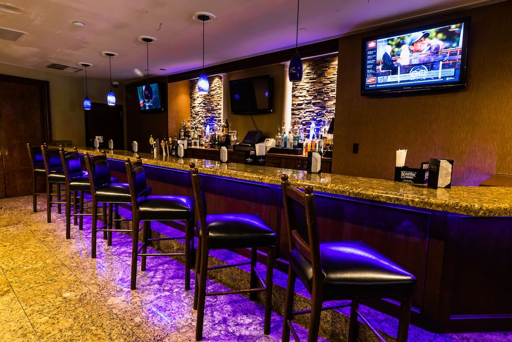 Crowne Plaza Edison 41/51