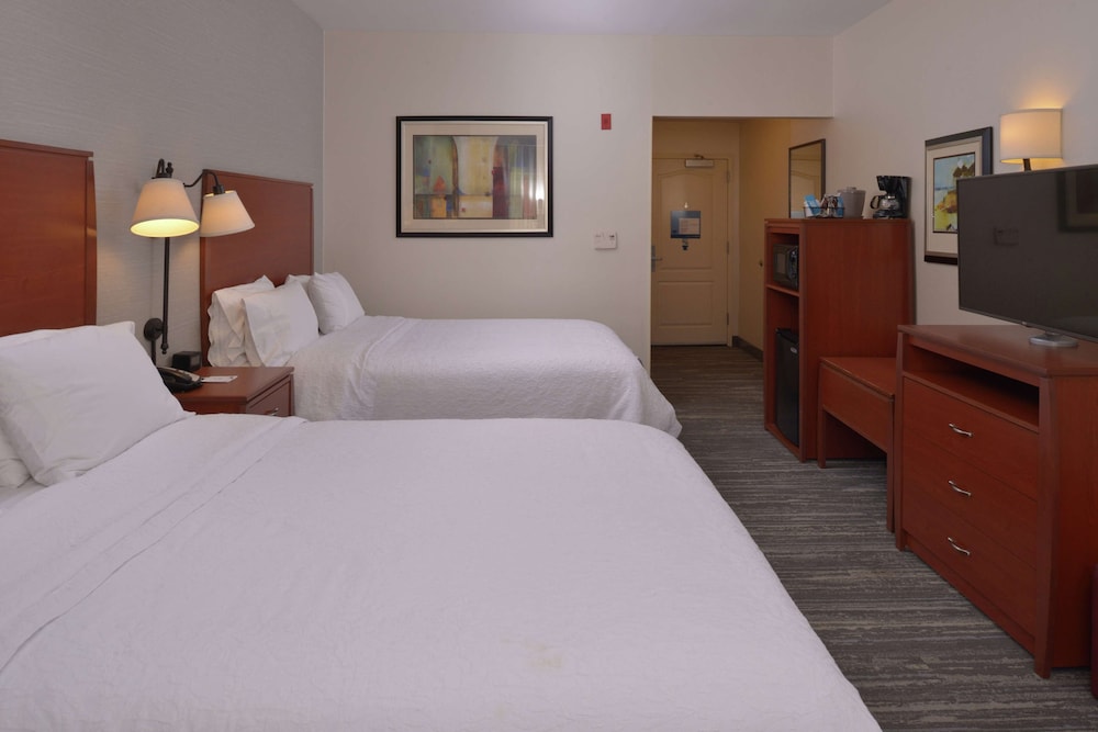 Hampton Inn & Suites Bakersfield North-Airport 25/62