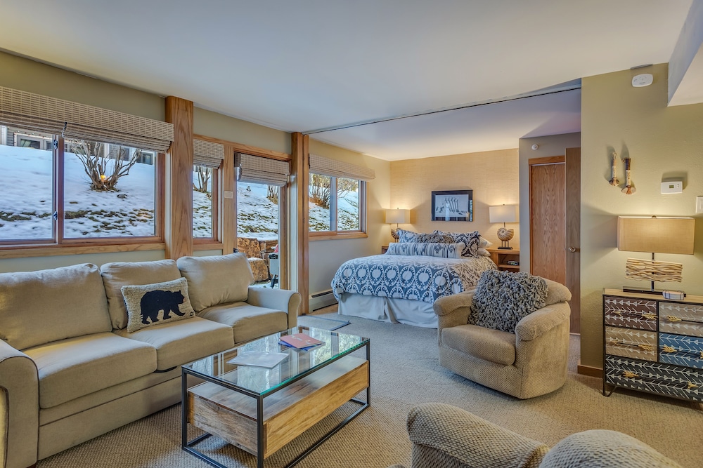 Laurelwood A Destination Residence 56/76