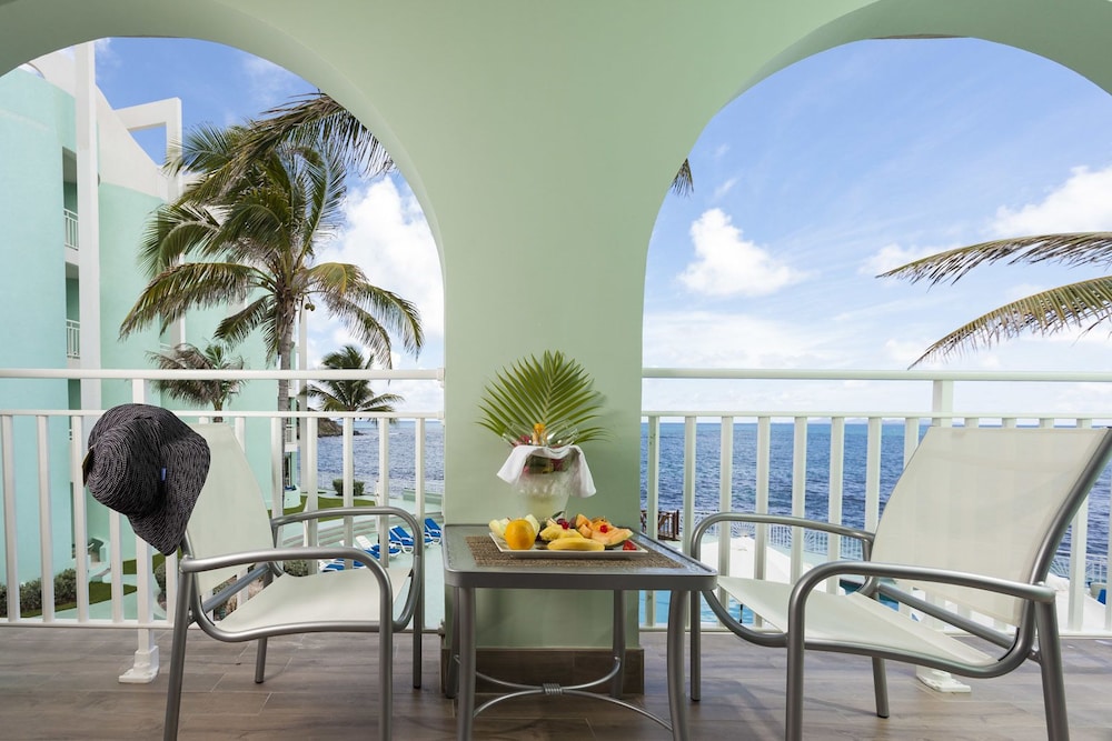 Oyster Bay Beach Resort 24/48