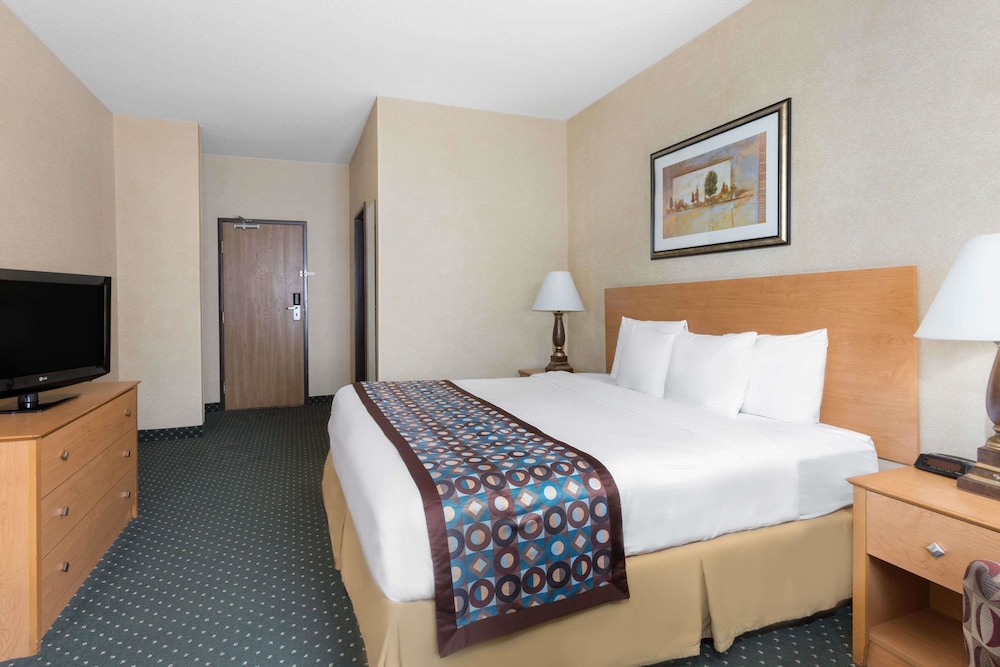 Baymont By Wyndham Waterloo 10/46