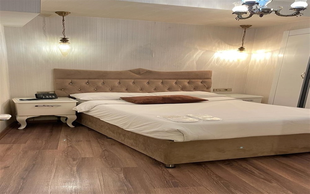 ECONOMY, SINGLE, DOUBLE BED