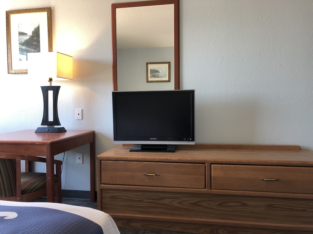 Days Inn By Wyndham Iron Mountain 32/36