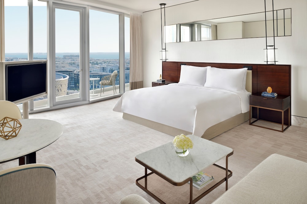 Junior Suite, King Bed, Infinity Pool Access