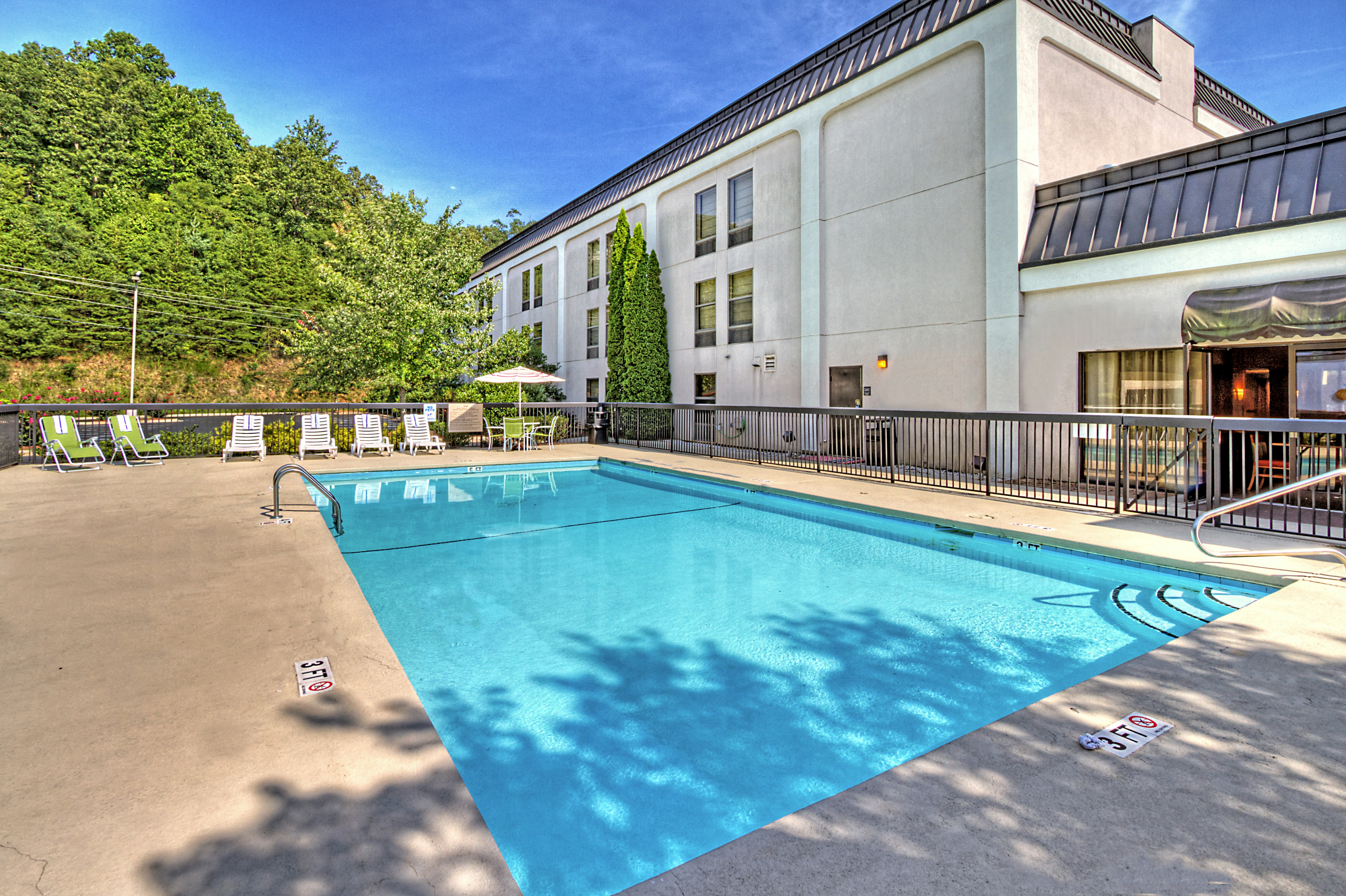 Hampton Inn Franklin Nc 29/30