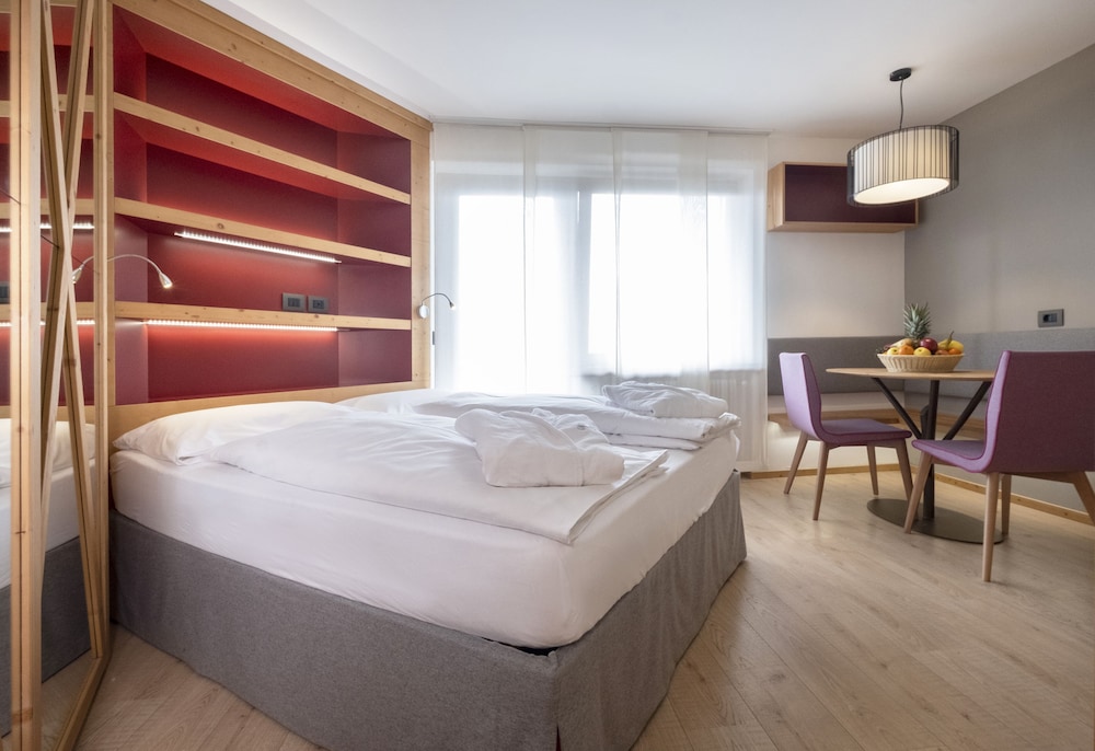 Deluxe, 1 Double and 1 Single Bed
