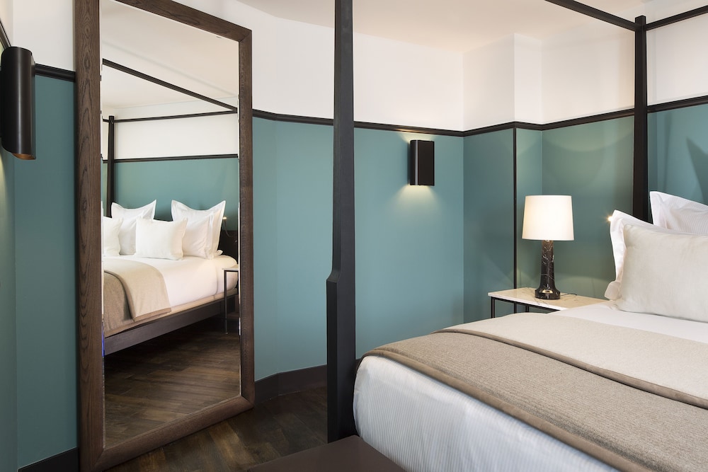 The Chess Hotel 13/44