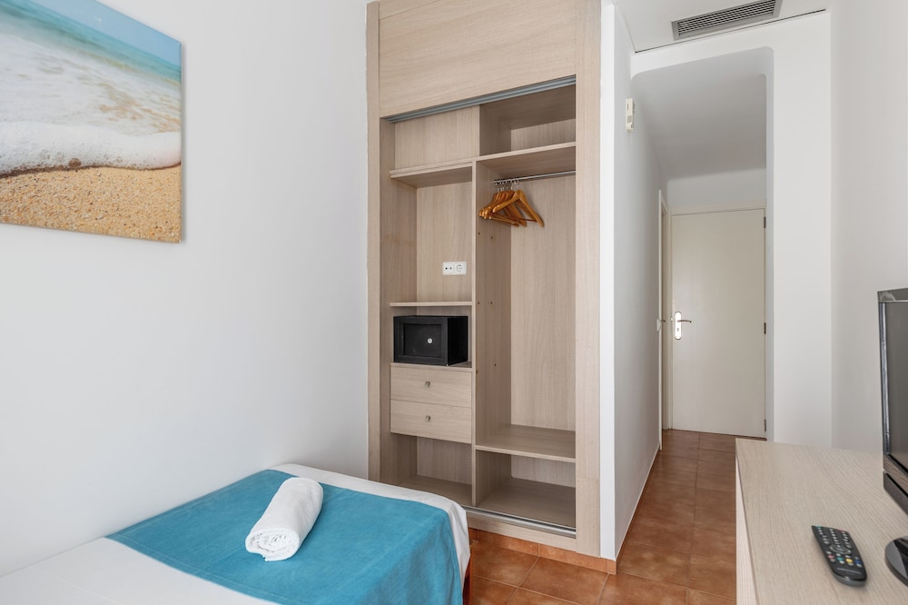Neptuno Paguera Hostal 25/56
