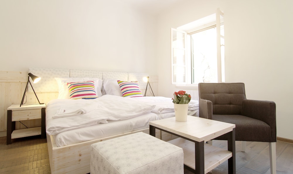 STANDARD, DOUBLE OR TWIN BED
