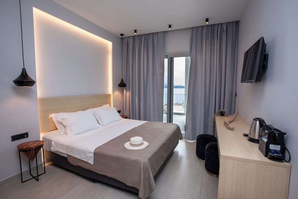 Executive, Suite, King Bed, Outdoor Jetted Tub, Sofa, Hot Tub