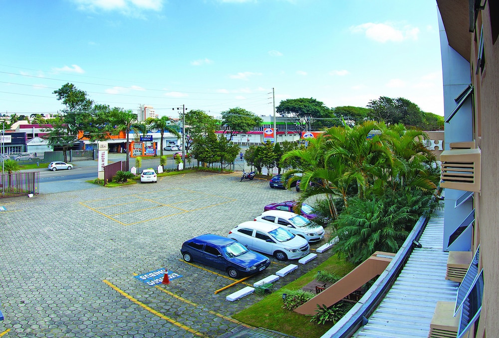 LIRA HOTEL 52/63