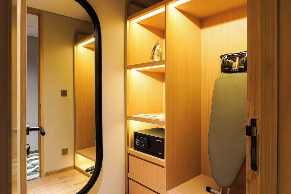 Artotel Living World Kota Wisata 55/55
