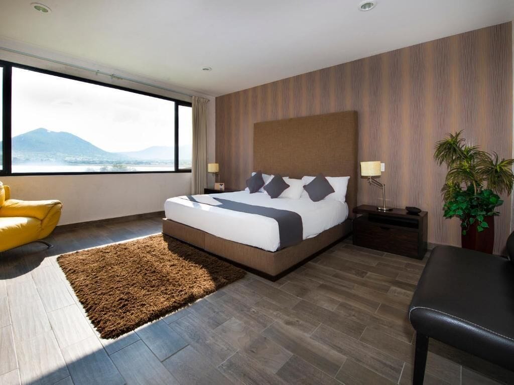 PRESIDENTIAL, SUITE