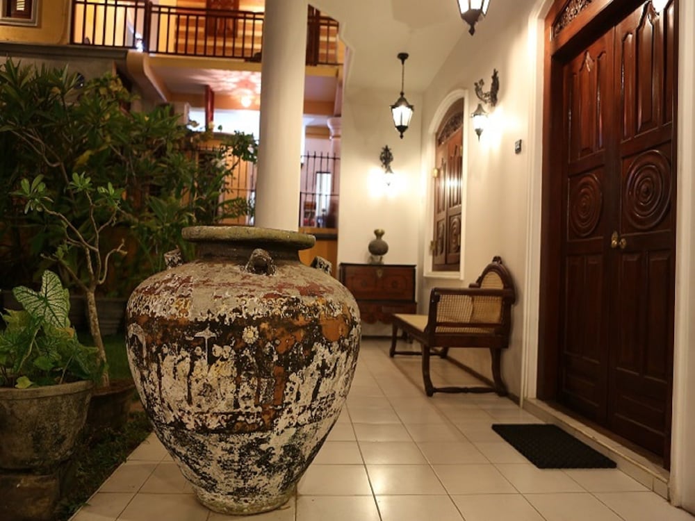 The Villa Hotel 21/42