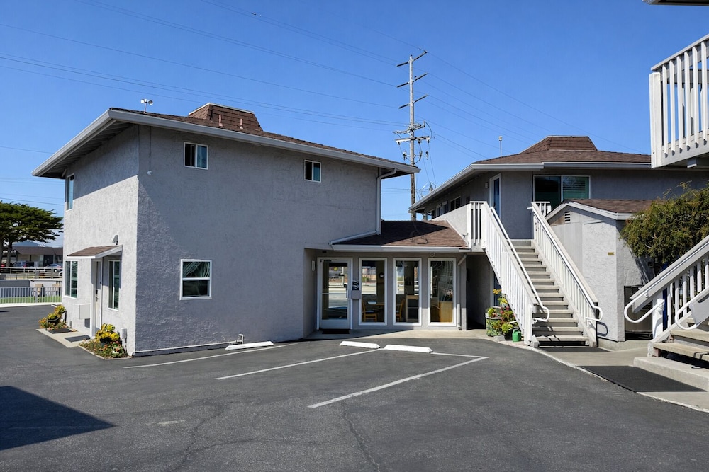 Pacific Inn Monterey 36/49