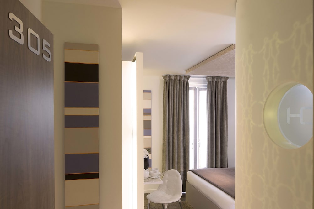 Hotel Gabriel Paris 32/64