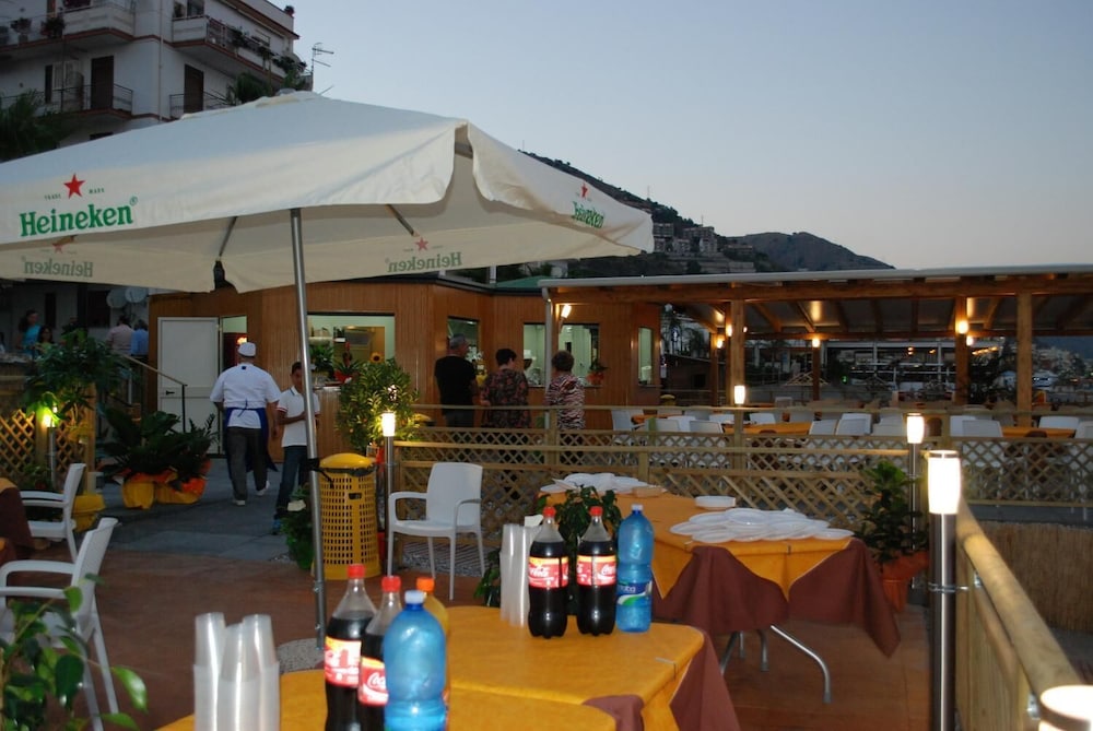 Maniel Beach Hotel 5/43