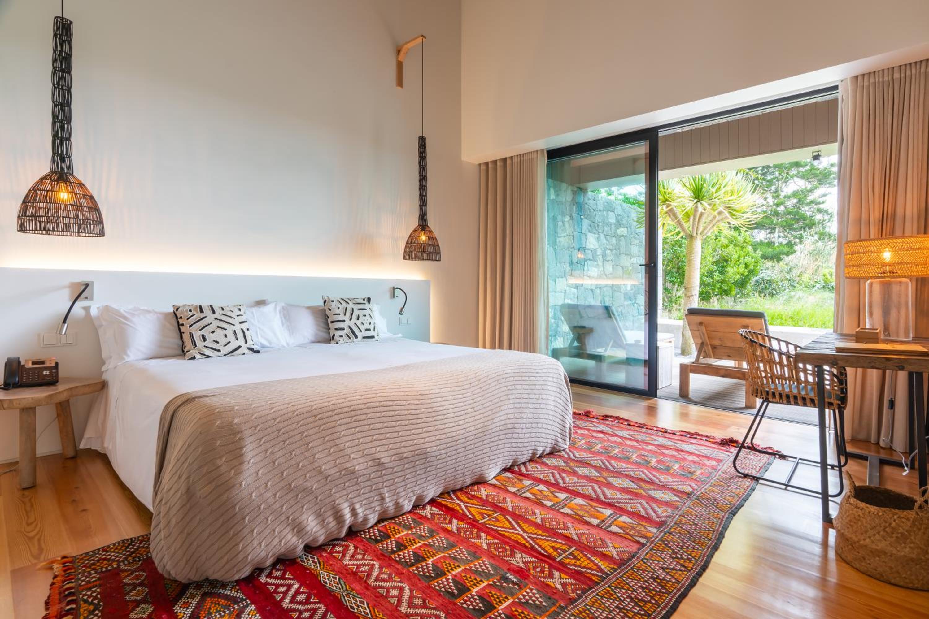 Deluxe, Double or Twin Bed