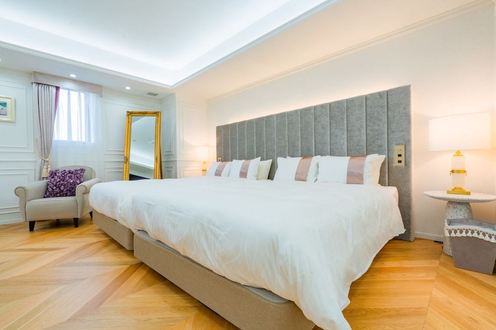 PRESIDENTIAL, SUITE