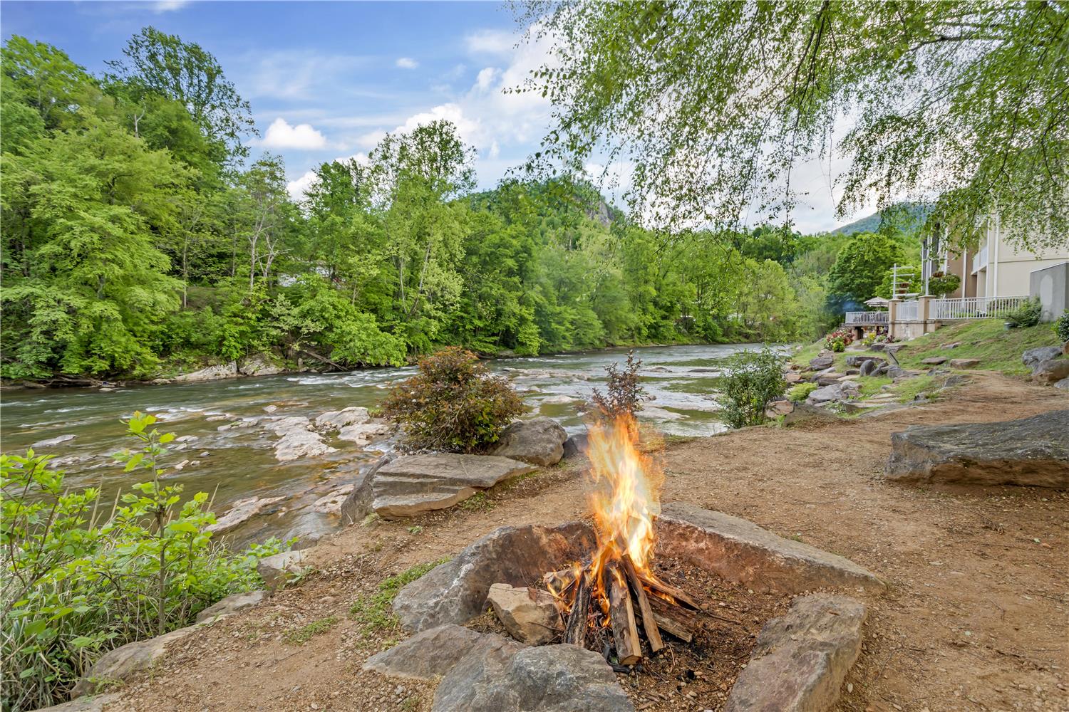Best Western Plus River Escape Inn & Suites 20/25