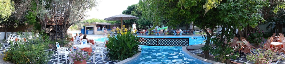 Oasis Hotel Bungalows 11/64